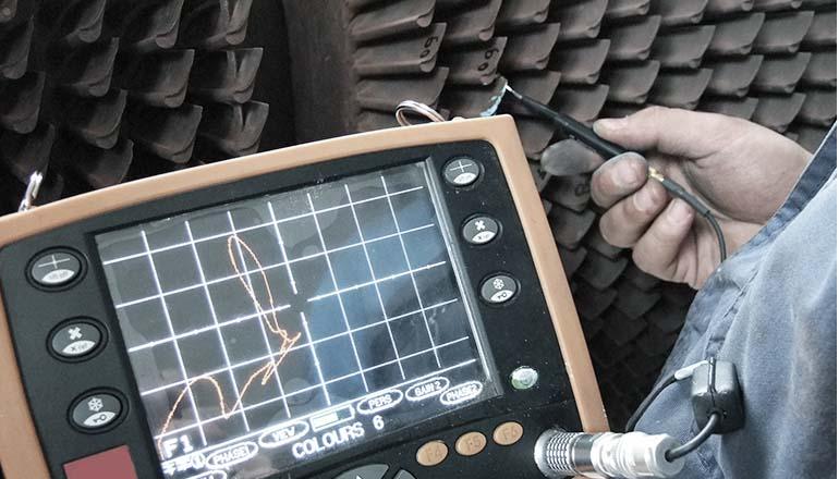 Eddy current testing of turbine blades